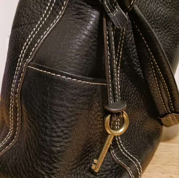 Fossil Vintage Black Pebbled Leather Shoulder Bag 75082 Key Charm Snap Closure - Picture 12 of 12